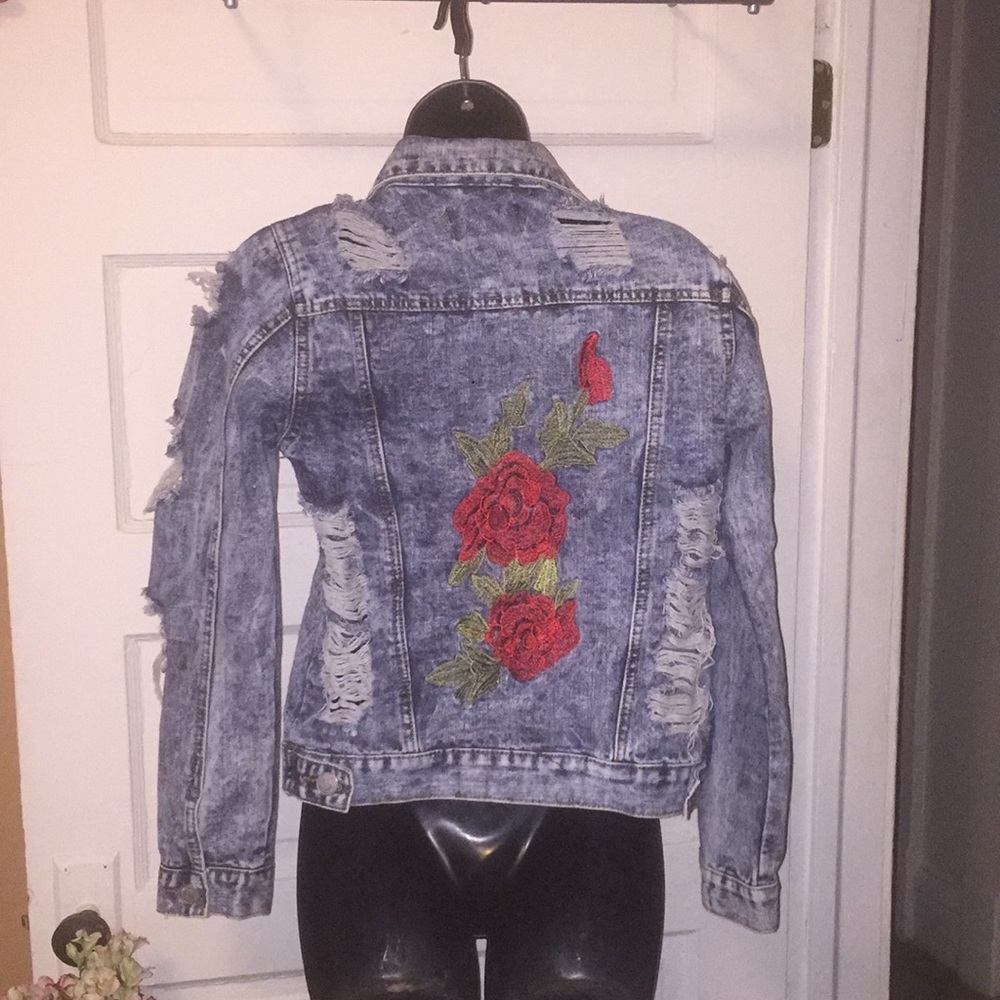 Super sexy 🌺distressed Jean jacket🌹